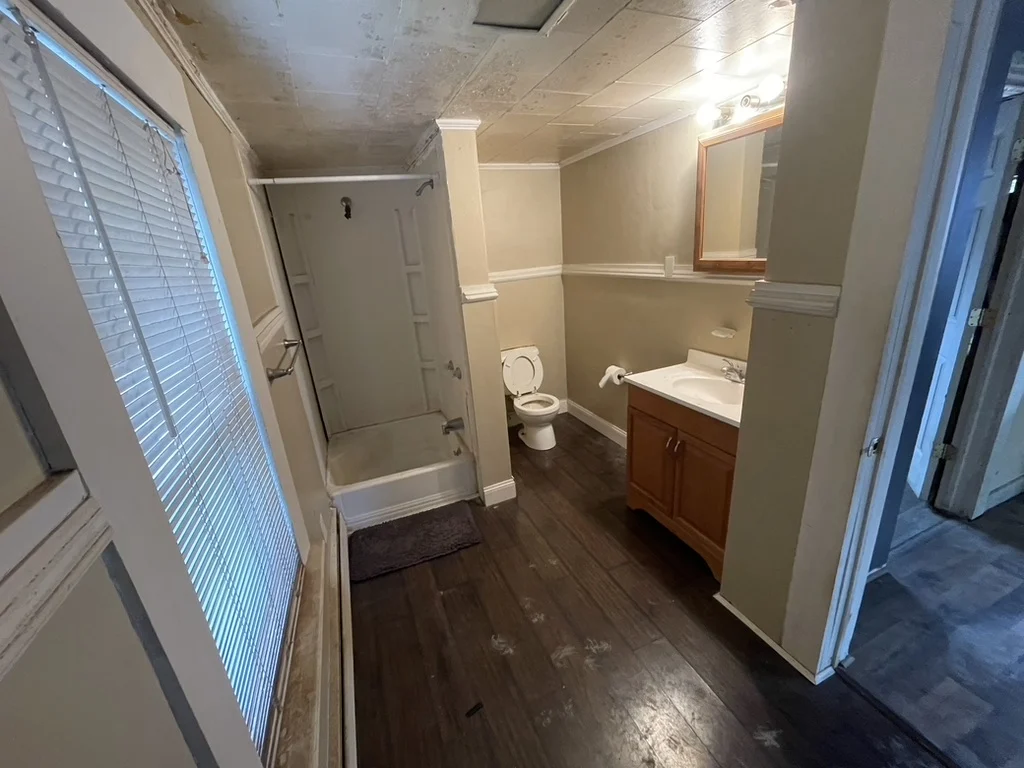 Bathroom before renovation